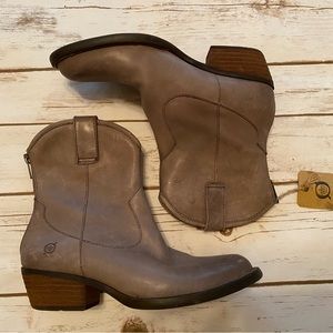 NEVER WORN WITH TAGS - Born Western Boots